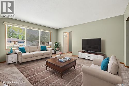 1113 Vaughan Street, Moose Jaw, SK - Indoor Photo Showing Living Room