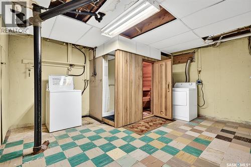1113 Vaughan Street, Moose Jaw, SK - Indoor Photo Showing Laundry Room