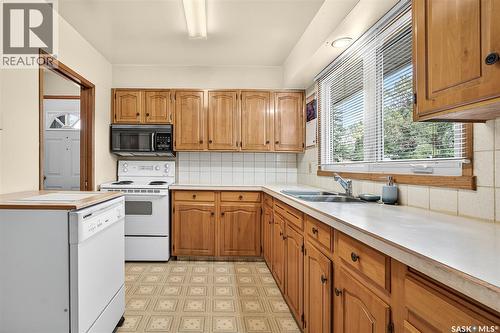 1113 Vaughan Street, Moose Jaw, SK - Indoor Photo Showing Kitchen With Double Sink