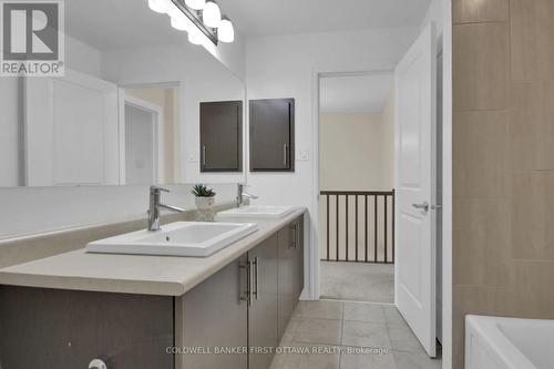 168 Hawkshaw Crescent, Ottawa, ON - Indoor Photo Showing Bathroom
