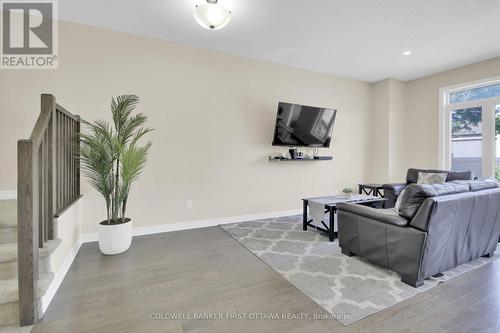 168 Hawkshaw Crescent, Ottawa, ON - Indoor