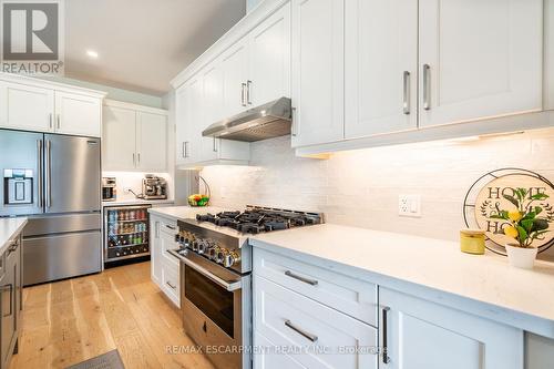 16 Whiting Drive, Brant, ON - Indoor Photo Showing Kitchen With Upgraded Kitchen