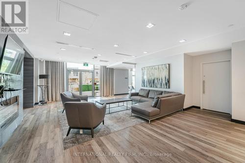 303 - 52 Forest Manor Road, Toronto, ON - Indoor Photo Showing Living Room