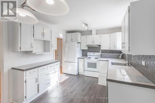139 Pandora Circle, Toronto, ON - Indoor Photo Showing Kitchen