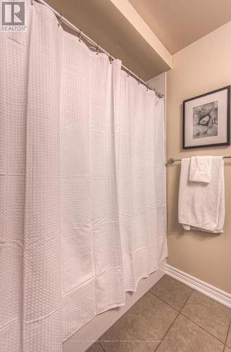 38 - 215 Dundas Street E, Hamilton, ON - Indoor Photo Showing Bathroom