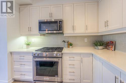 38 - 215 Dundas Street E, Hamilton, ON - Indoor Photo Showing Kitchen