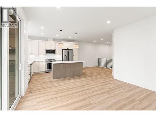 7044 Manning Place, Vernon, BC - Indoor Photo Showing Kitchen With Upgraded Kitchen