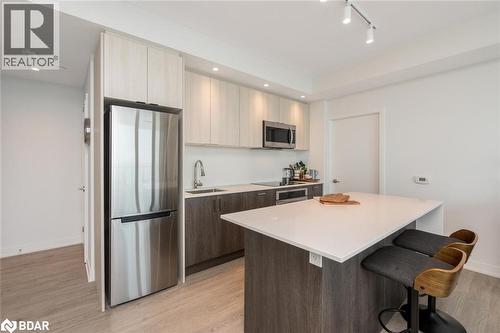 1926 Lake Shore Boulevard W Unit# 2307, Toronto, ON - Indoor Photo Showing Kitchen