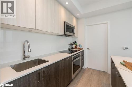 1926 Lake Shore Boulevard W Unit# 2307, Toronto, ON - Indoor Photo Showing Kitchen With Upgraded Kitchen