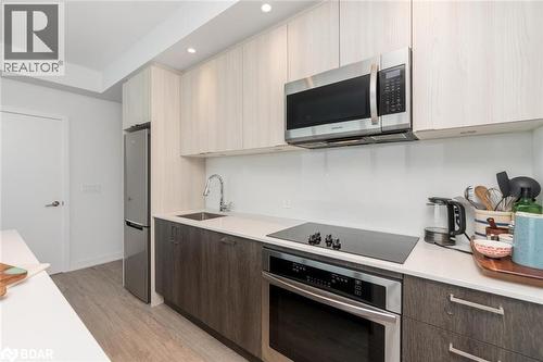 1926 Lake Shore Boulevard W Unit# 2307, Toronto, ON - Indoor Photo Showing Kitchen With Upgraded Kitchen