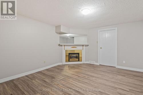 24 - 151 Bonaventure Drive, London East (East I), ON - Indoor Photo Showing Living Room With Fireplace