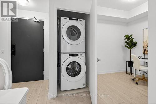 418 - 405 Dundas Street W, Oakville, ON - Indoor Photo Showing Laundry Room