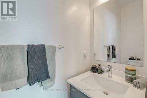 218 Huguenot Road, Oakville, ON - Indoor Photo Showing Bathroom