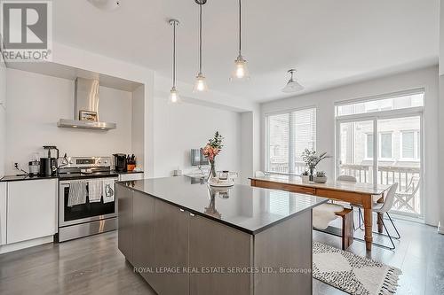 218 Huguenot Road, Oakville, ON - Indoor Photo Showing Kitchen With Upgraded Kitchen