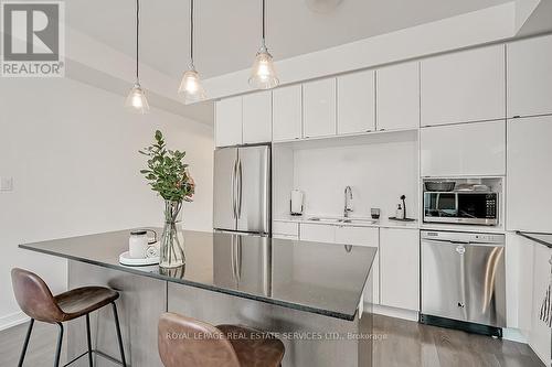 218 Huguenot Road, Oakville, ON - Indoor Photo Showing Kitchen