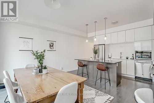 218 Huguenot Road, Oakville, ON - Indoor Photo Showing Dining Room