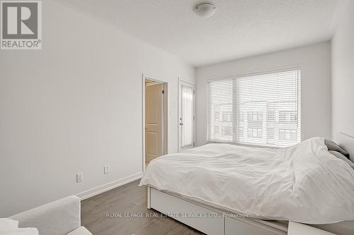 218 Huguenot Road, Oakville, ON - Indoor Photo Showing Bedroom