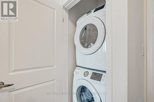 218 Huguenot Road, Oakville, ON - Indoor Photo Showing Laundry Room