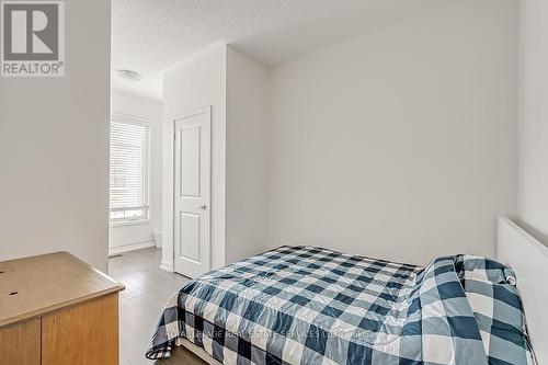 218 Huguenot Road, Oakville, ON - Indoor Photo Showing Bedroom