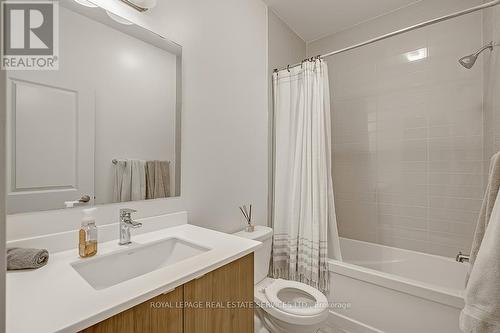 218 Huguenot Road, Oakville, ON - Indoor Photo Showing Bathroom