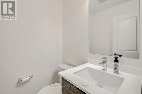 218 Huguenot Road, Oakville, ON - Indoor Photo Showing Bathroom