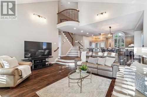 1091 Forestvale Drive, Burlington, ON - Indoor Photo Showing Living Room