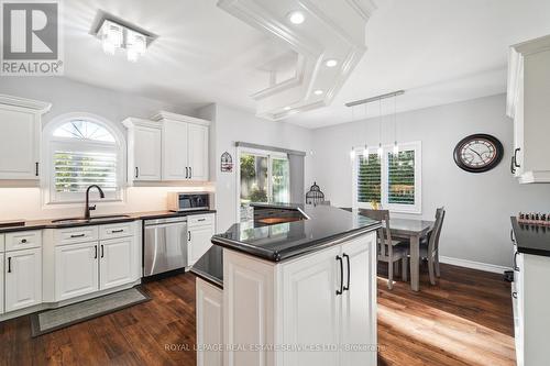 1091 Forestvale Drive, Burlington, ON - Indoor Photo Showing Kitchen With Upgraded Kitchen