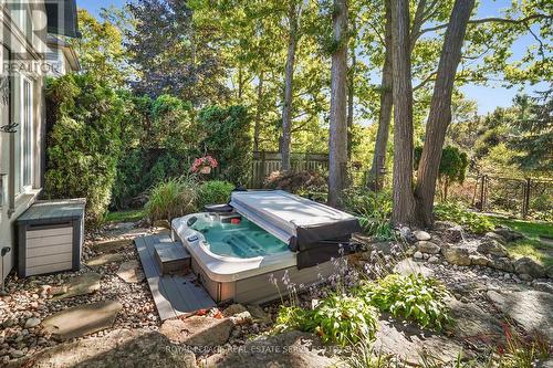 1091 Forestvale Drive, Burlington, ON - Outdoor