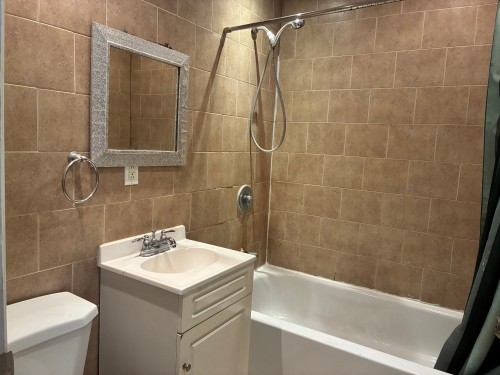 Bathroom - 3902 Av. De Repentigny, Montréal (Mercier/Hochelaga-Maisonneuve), QC - Indoor Photo Showing Bathroom