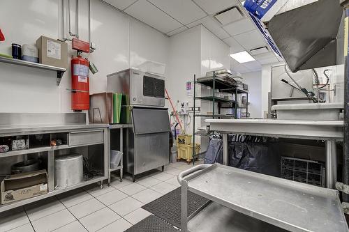 Commerce - 105F Av. Guindon, Saint-Sauveur, QC 