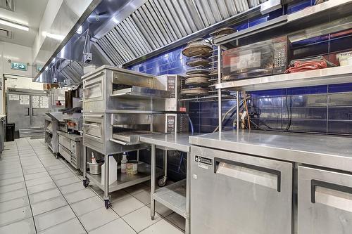 Commerce - 105F Av. Guindon, Saint-Sauveur, QC 