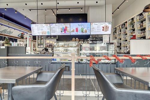 Commerce - 105F Av. Guindon, Saint-Sauveur, QC 