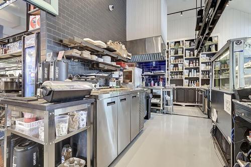 Commerce - 105F Av. Guindon, Saint-Sauveur, QC 