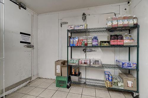 Commerce - 105F Av. Guindon, Saint-Sauveur, QC 