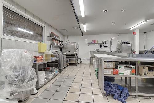 Commerce - 105F Av. Guindon, Saint-Sauveur, QC 