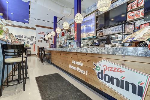 Commerce - 105F Av. Guindon, Saint-Sauveur, QC 