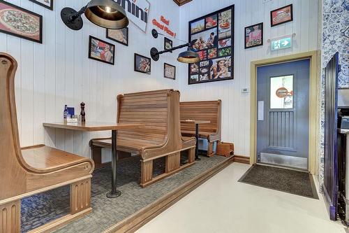 Commerce - 105F Av. Guindon, Saint-Sauveur, QC 