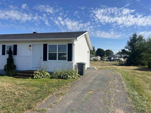 4 Elizabeth Crescent, Stratford, PE 