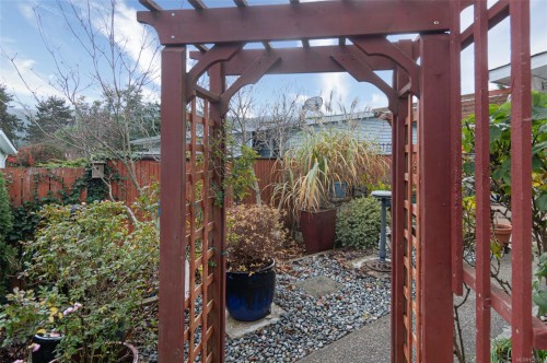 2074-135 Brinkworthy Rd, Salt Spring, BC 