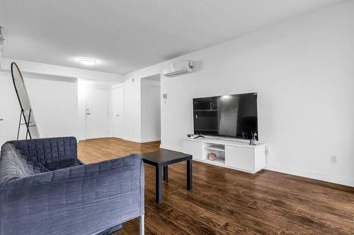 Living room - 409-10150 Place De L'Acadie, Montréal (Ahuntsic-Cartierville), QC - Indoor Photo Showing Living Room