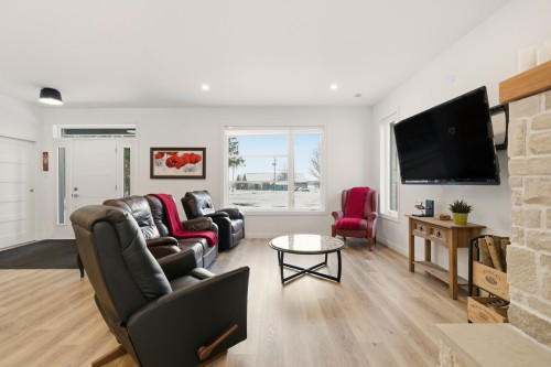 Salon - 7100Z 7E Rang, Drummondville, QC 