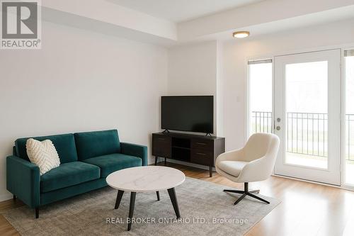 113 - 3050 Erin Centre Boulevard, Mississauga, ON - Indoor Photo Showing Living Room