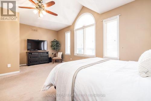 Vaulted bedroom ceiling - 25 Kyle Avenue, Ottawa, ON - Indoor Photo Showing Bedroom