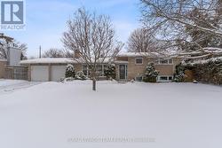 62 CRYSTAL BEACH DRIVE  Ottawa, ON K2H 5N1