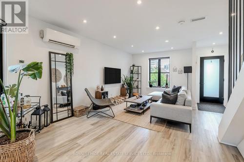 Main/Second Floor - 18 Milton Street, Toronto, ON - Indoor Photo Showing Living Room