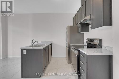 16 Prudhoe Terrace, Barrie, ON - Indoor Photo Showing Kitchen