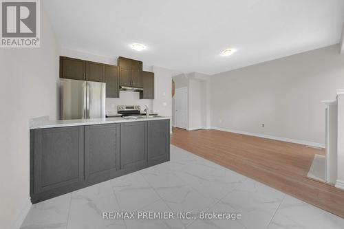 16 Prudhoe Terrace, Barrie, ON - Indoor Photo Showing Kitchen