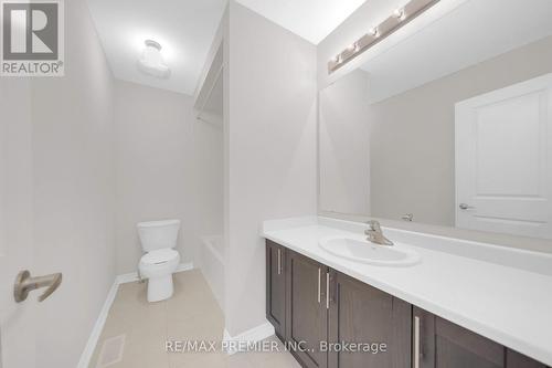 16 Prudhoe Terrace, Barrie, ON - Indoor Photo Showing Bathroom