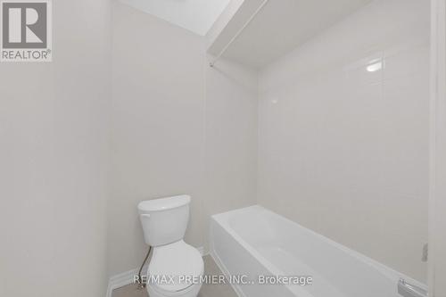 16 Prudhoe Terrace, Barrie, ON - Indoor Photo Showing Bathroom