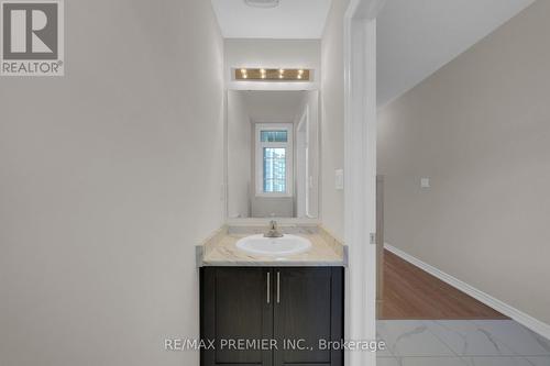 16 Prudhoe Terrace, Barrie, ON - Indoor Photo Showing Bathroom